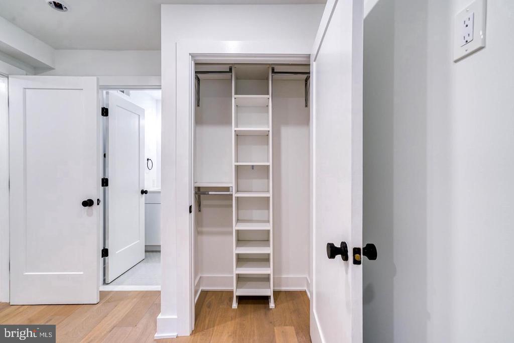 1519 CARPENTER STREET Unit: 2
