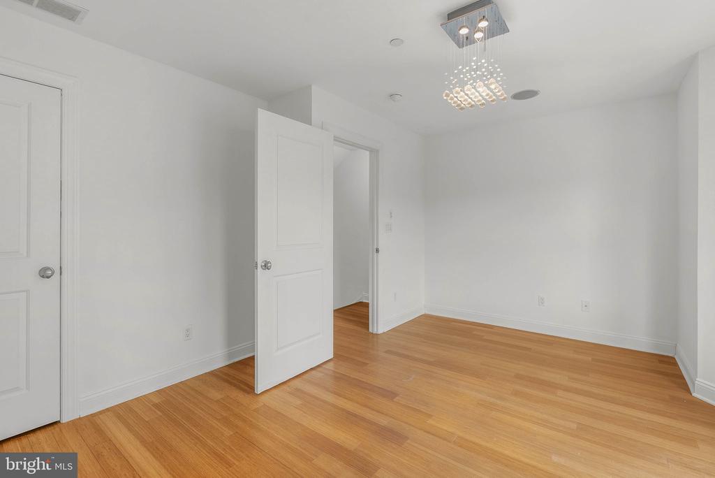 1003 N 3RD STREET Unit: B