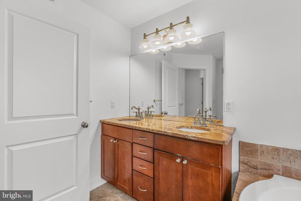 1003 N 3RD STREET Unit: B