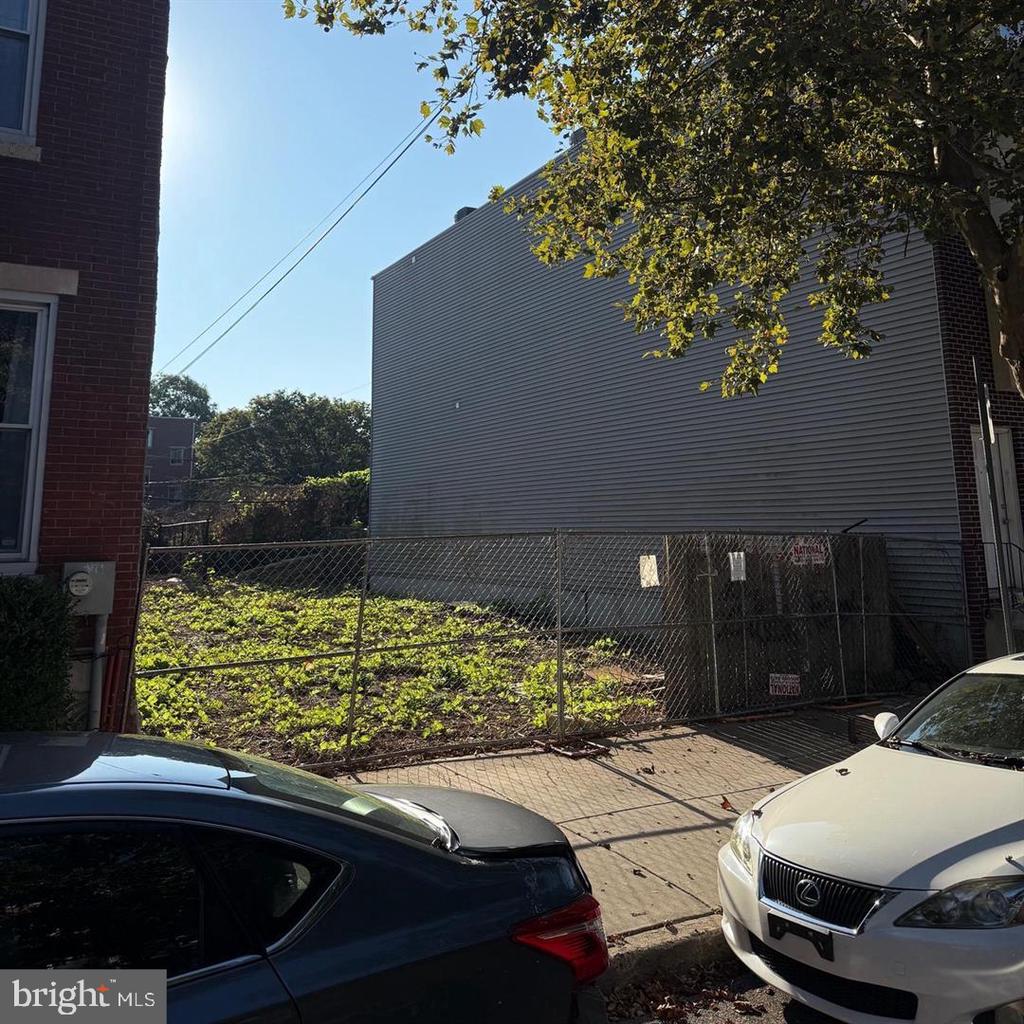 1411 N BOUVIER STREET