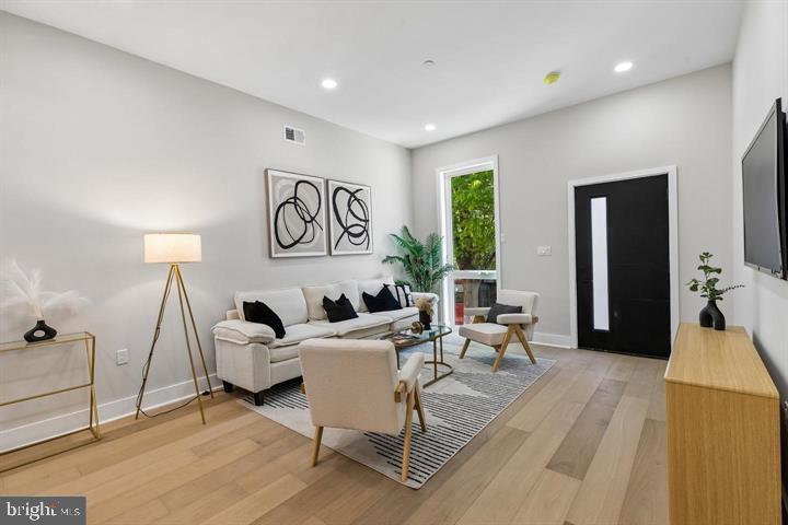 1437 S 8TH STREET