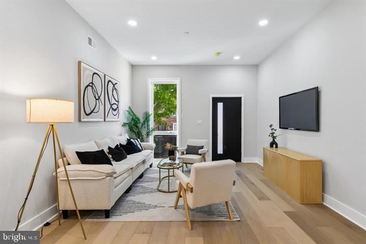 1437 S 8TH STREET