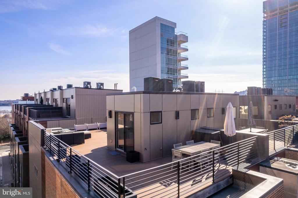 141 S HANCOCK STREET