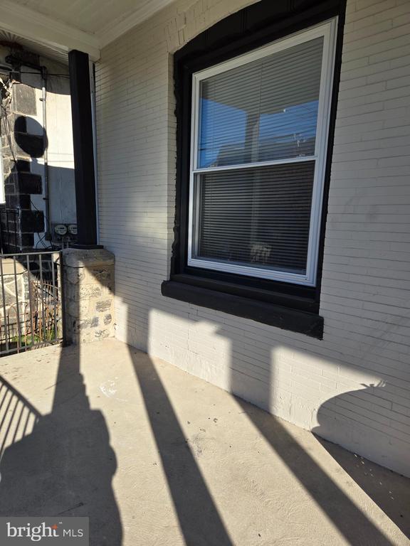 5211 RIDGE AVENUE Unit: 3