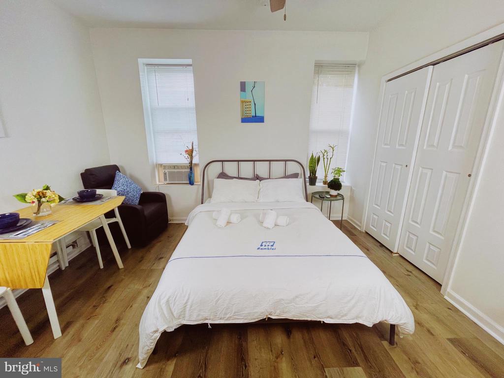 1725 BAINBRIDGE STREET Unit: 2F