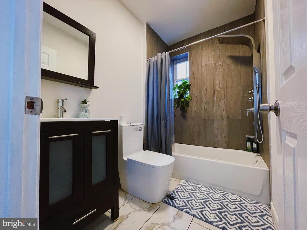 1725 BAINBRIDGE STREET Unit: 2F