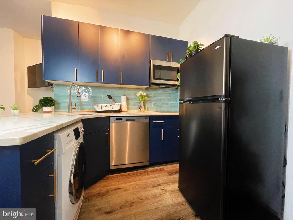 1725 BAINBRIDGE STREET Unit: 2F