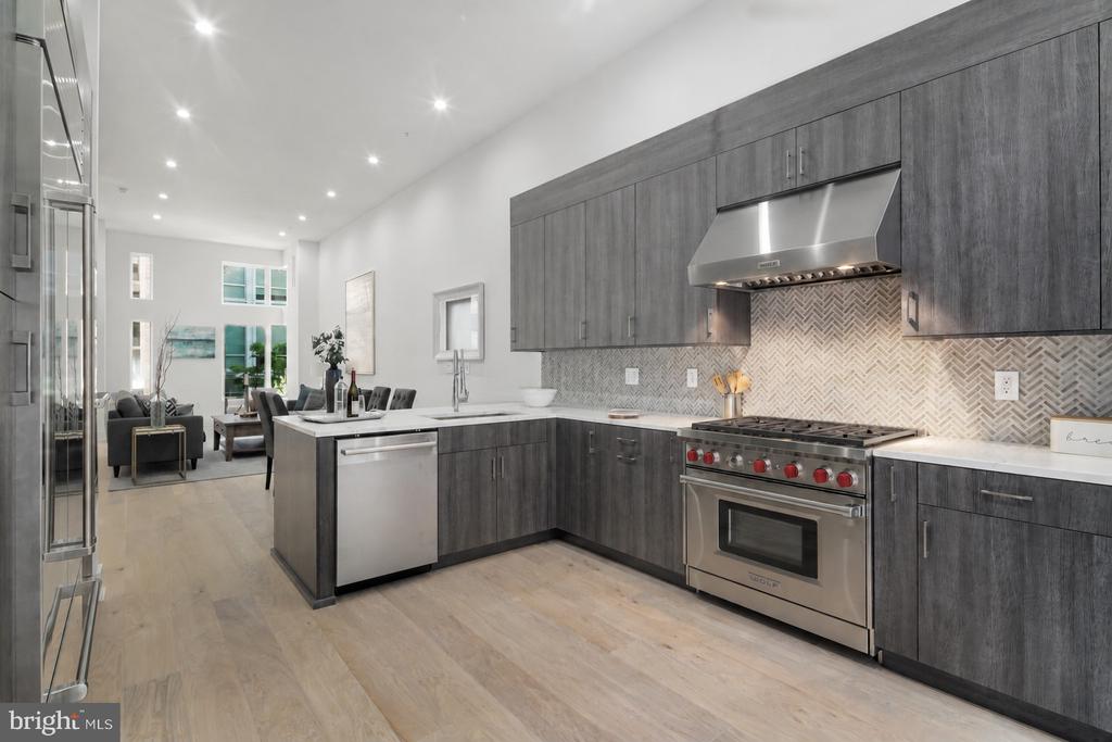 108 BLACK HORSE ALLEY Unit: 5