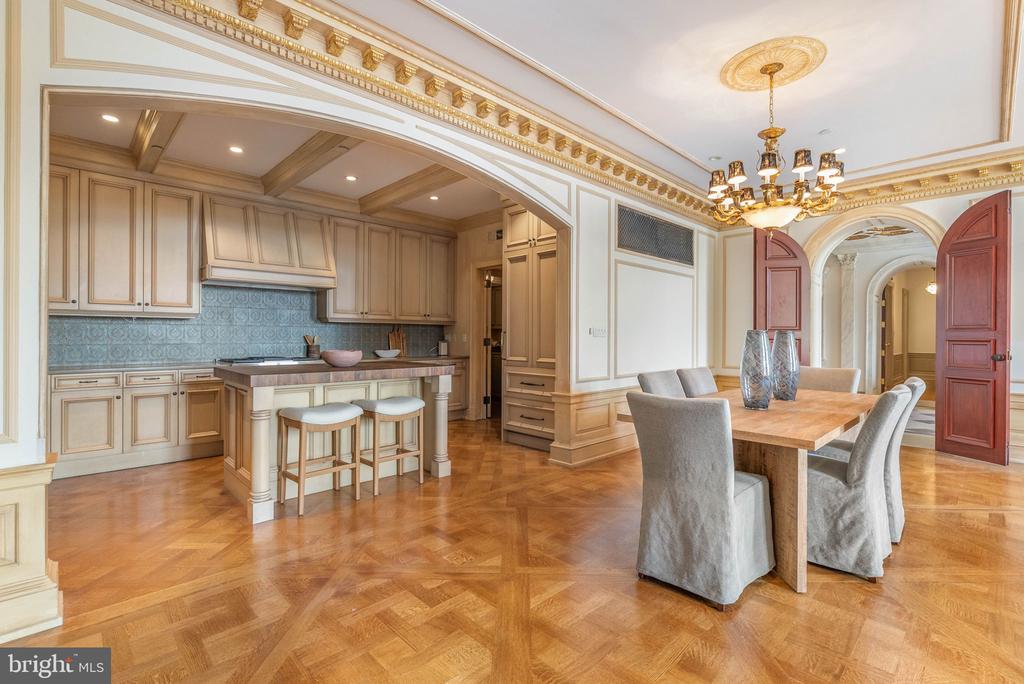 421 CHESTNUT STREET Unit: 401