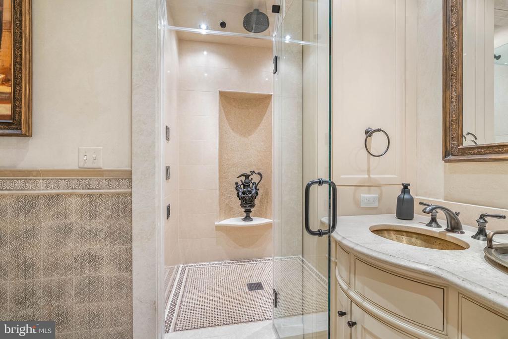 421 CHESTNUT STREET Unit: 401
