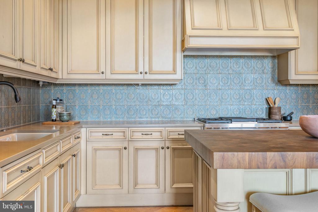 421 CHESTNUT STREET Unit: 401