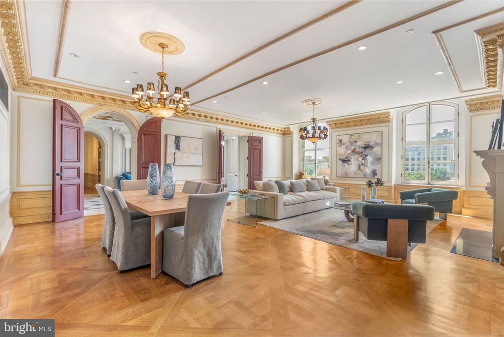 421 CHESTNUT STREET Unit: 401