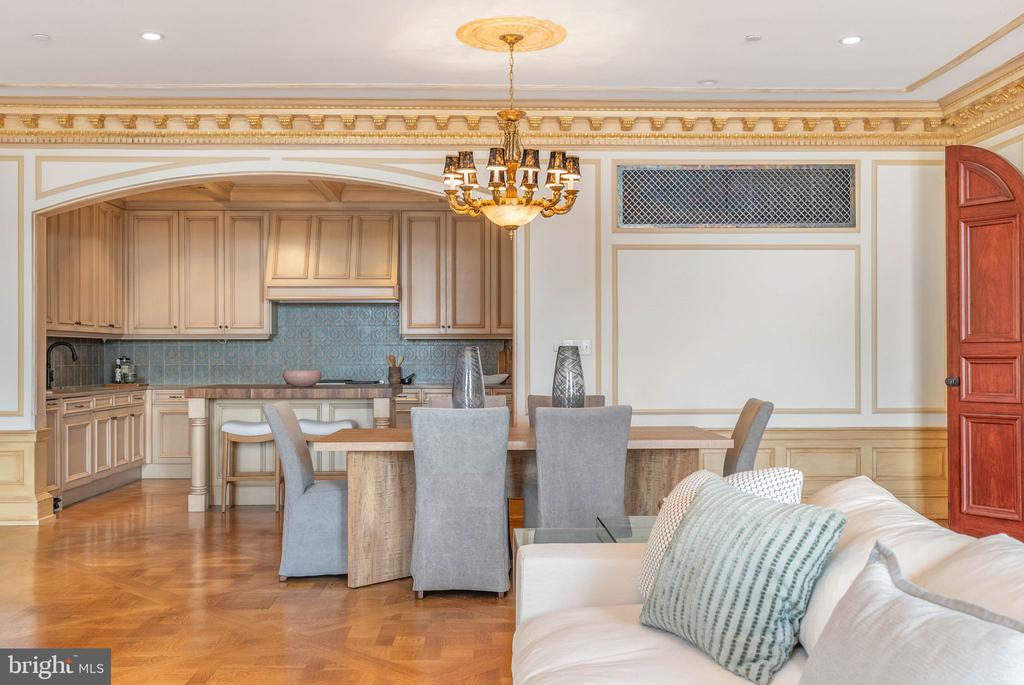 421 CHESTNUT STREET Unit: 401