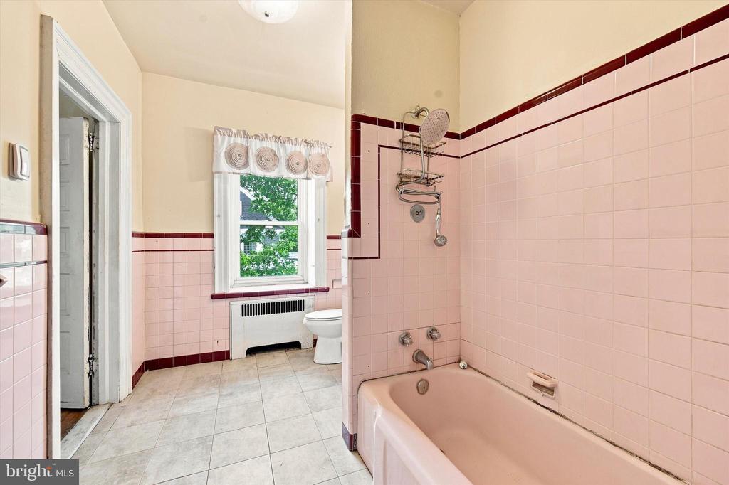 102 E CLIVEDEN STREET