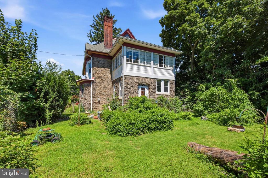 102 E CLIVEDEN STREET