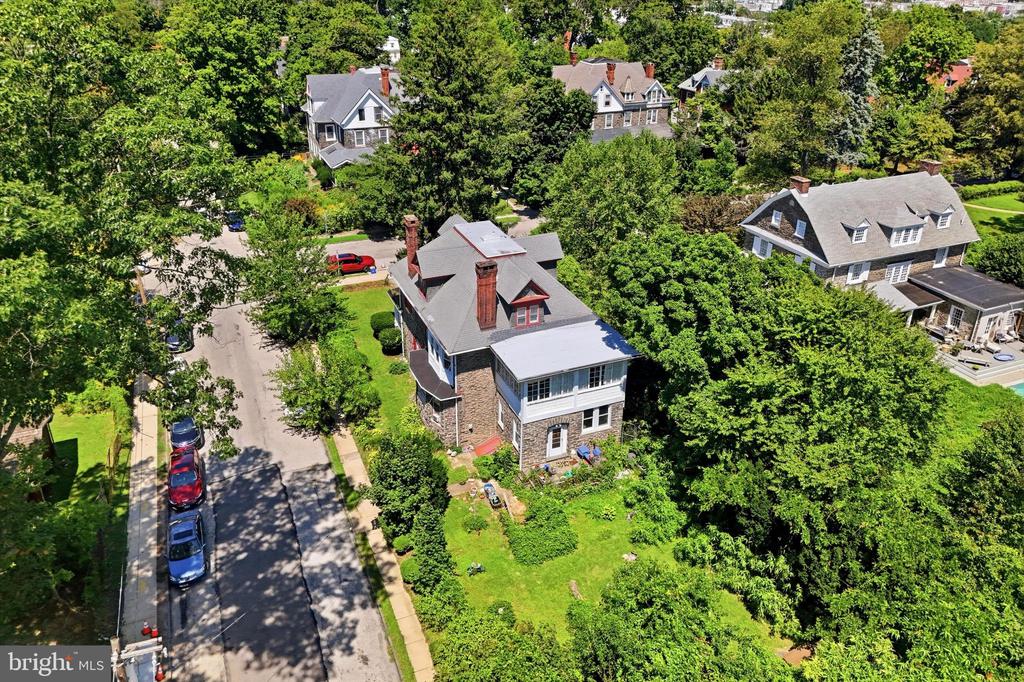 102 E CLIVEDEN STREET
