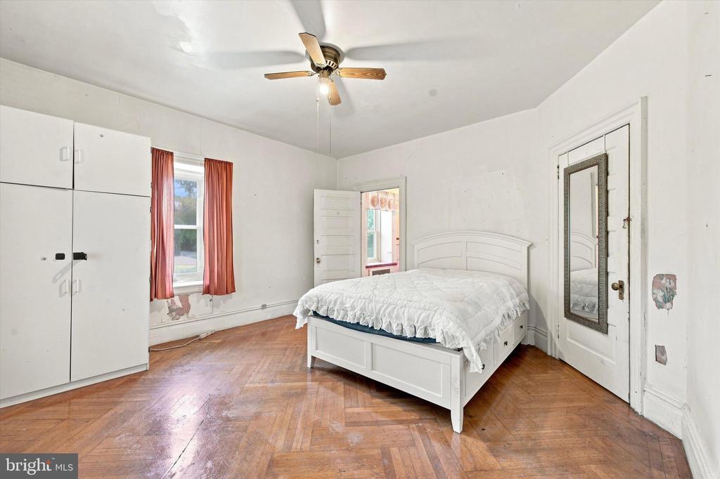102 E CLIVEDEN STREET