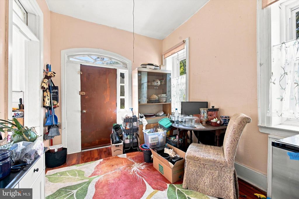 102 E CLIVEDEN STREET