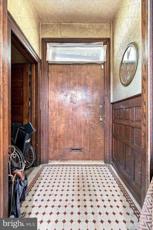 102 E CLIVEDEN STREET