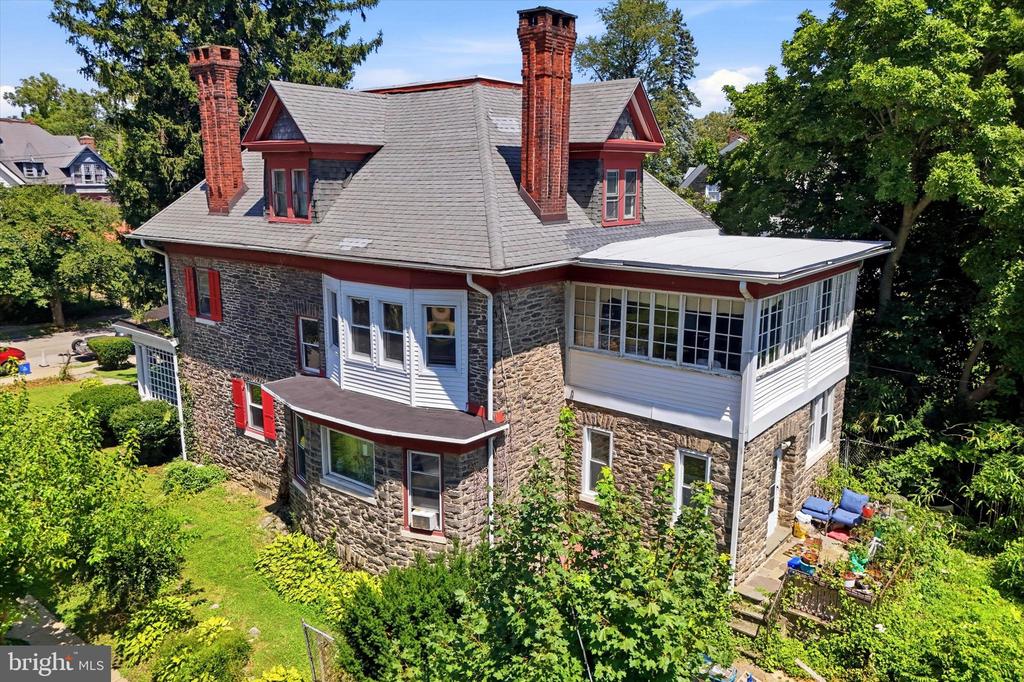 102 E CLIVEDEN STREET