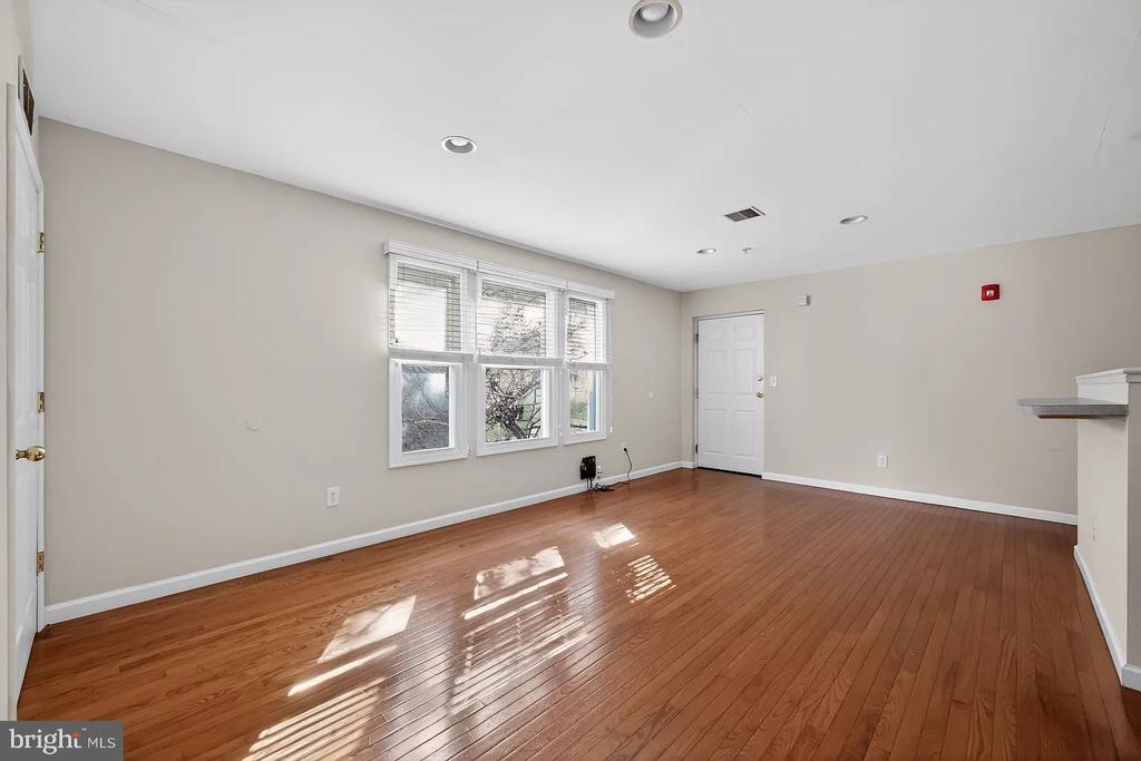 1521 N 15TH STREET Unit: 2