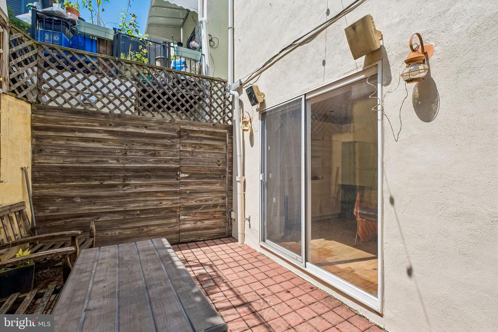 930 LEAGUE STREET