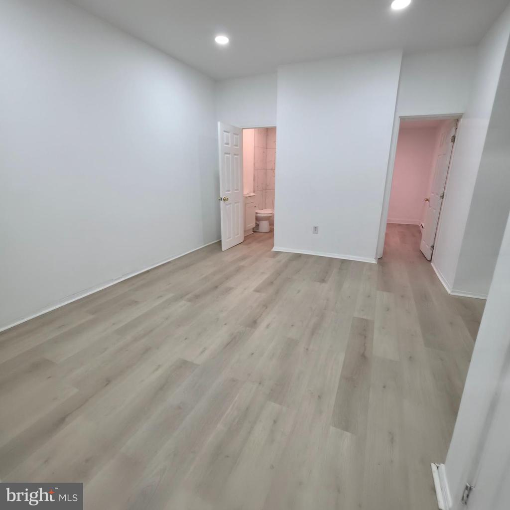 1617 WAKELING STREET Unit: 1