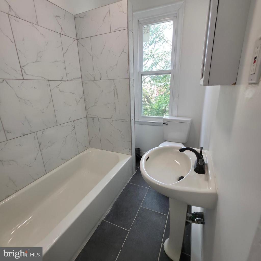 1617 WAKELING STREET Unit: 2