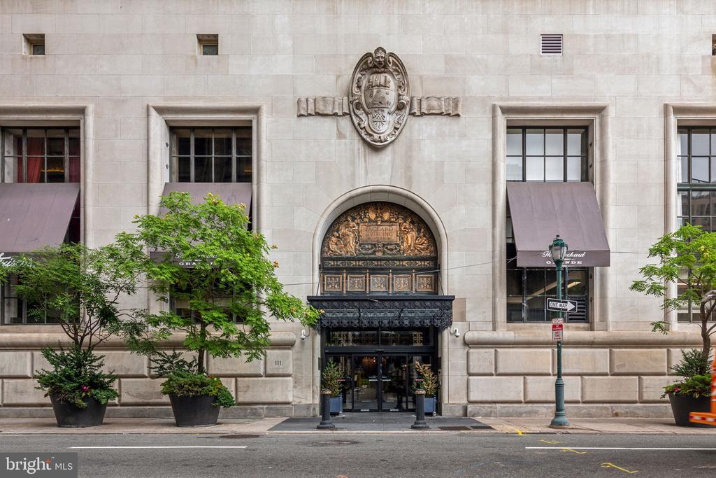 111 S 15TH STREET Unit: 1508