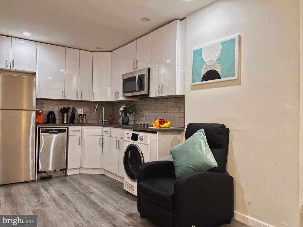 1725 BAINBRIDGE STREET Unit: 1R