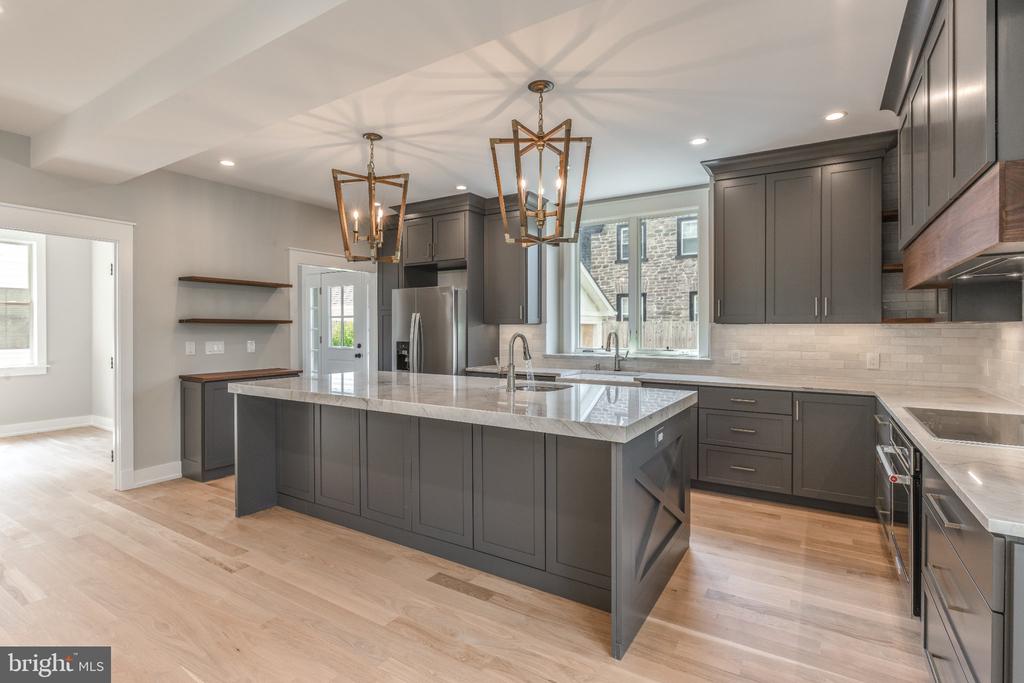 161 CARPENTER LANE