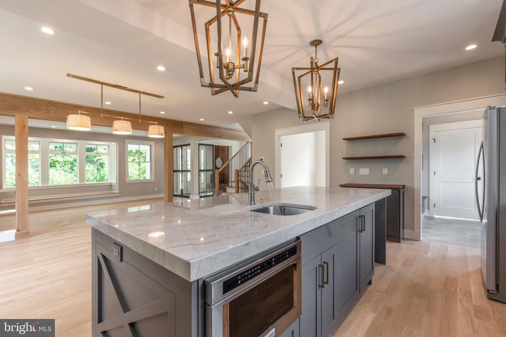 161 CARPENTER LANE