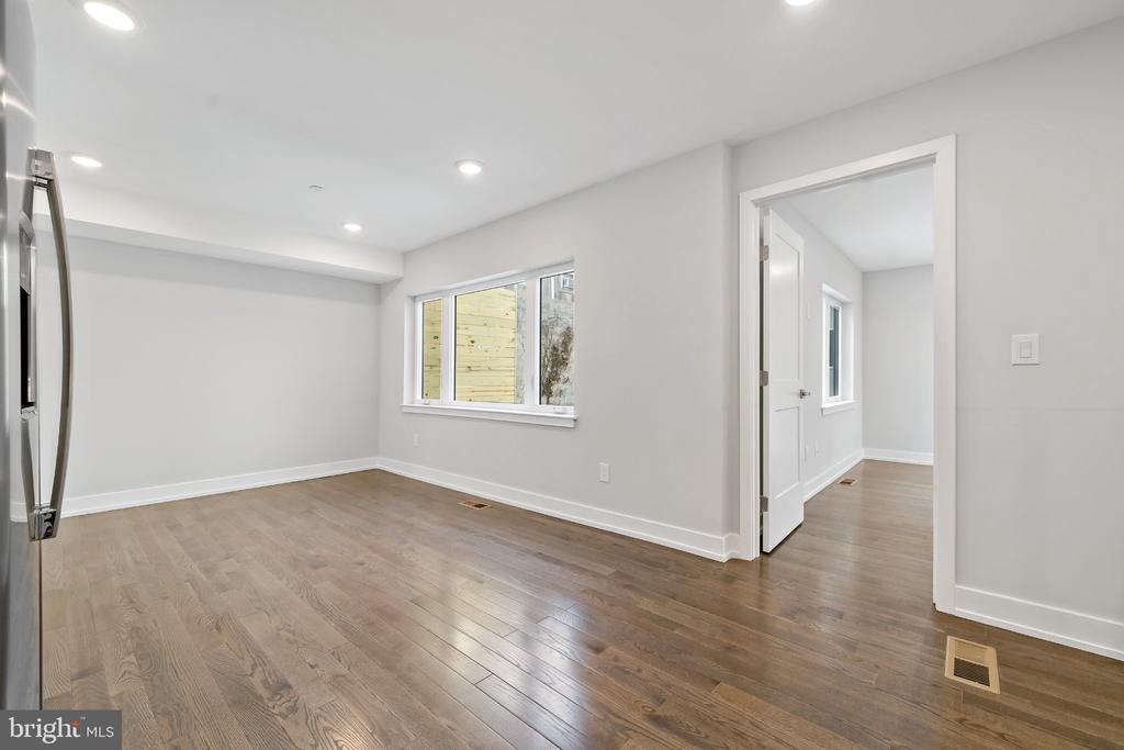 1533 N 2ND STREET Unit: 1B