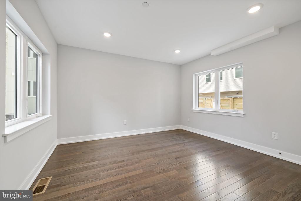 1533 N 2ND STREET Unit: 1B