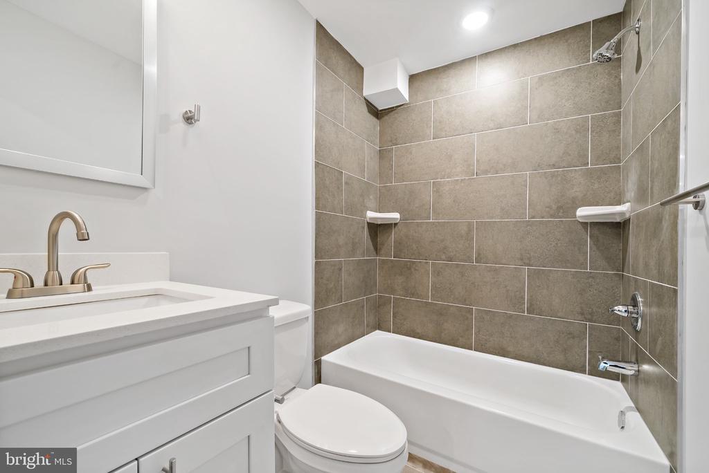 1533 N 2ND STREET Unit: 1B