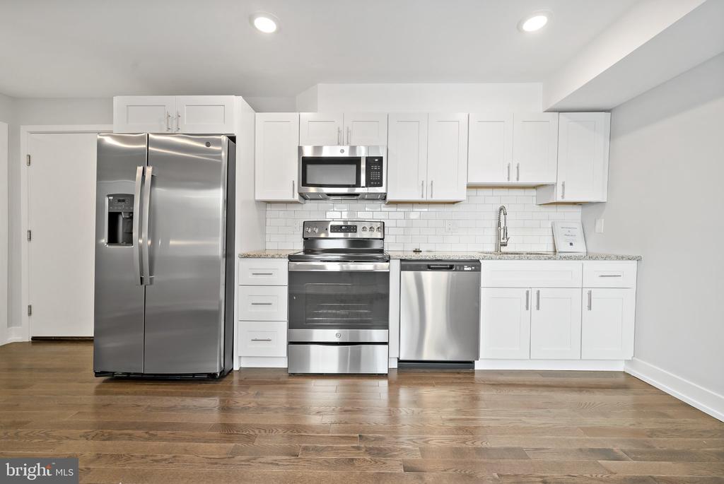 1533 N 2ND STREET Unit: 1B