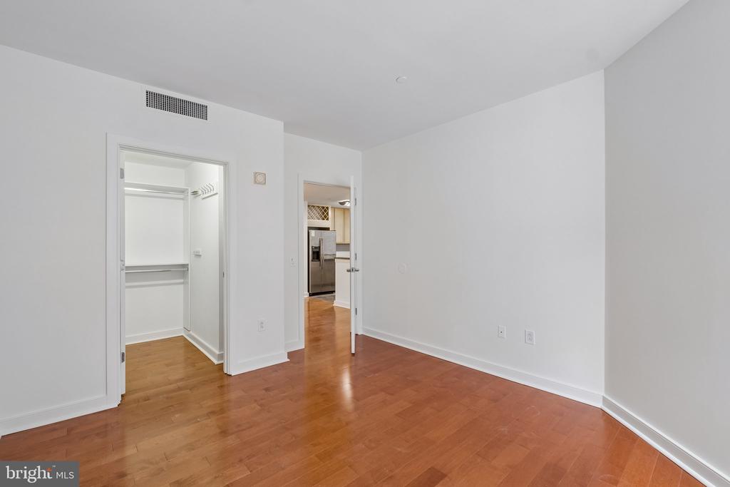 111 S 15TH STREET Unit: 1512