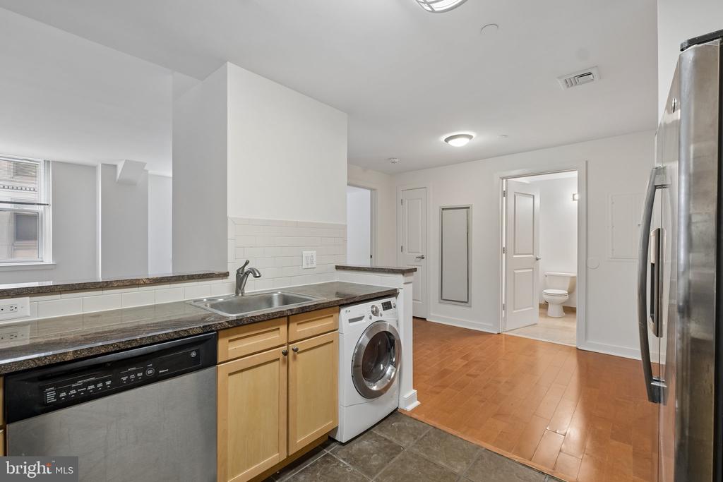 111 S 15TH STREET Unit: 1512
