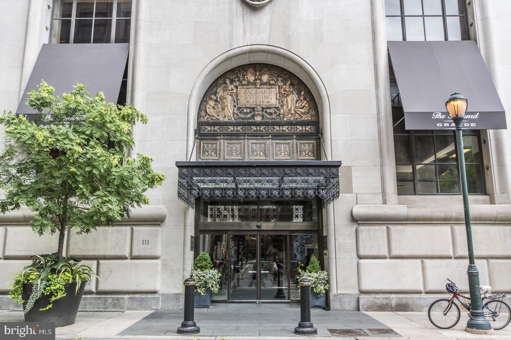 111 S 15TH STREET Unit: 1512