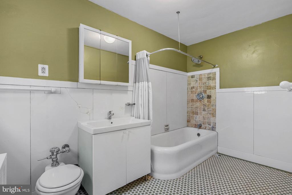 351 S 47TH STREET Unit: B210