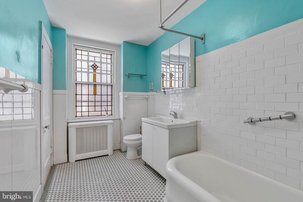 351 S 47TH STREET Unit: B210