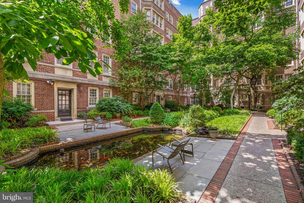 351 S 47TH STREET Unit: B210