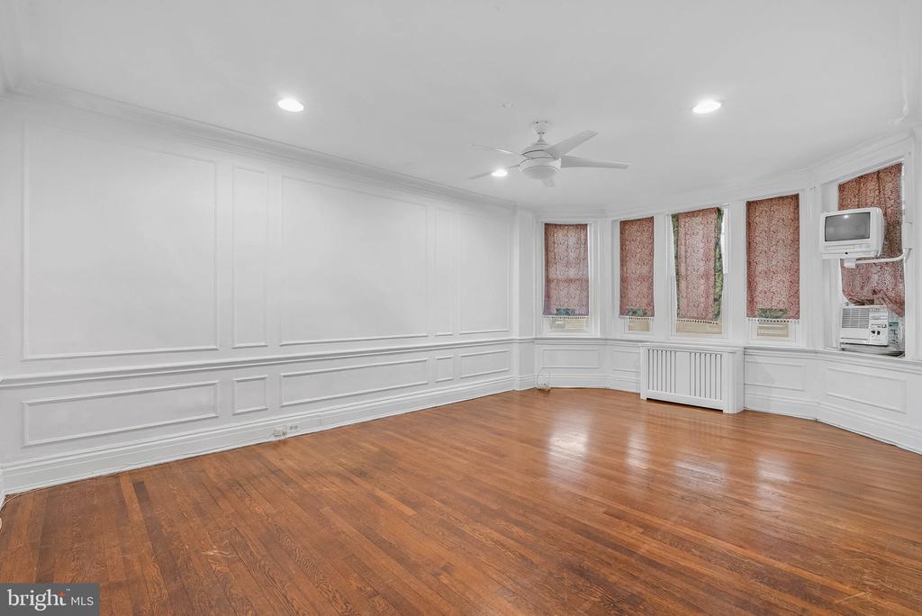 351 S 47TH STREET Unit: B210