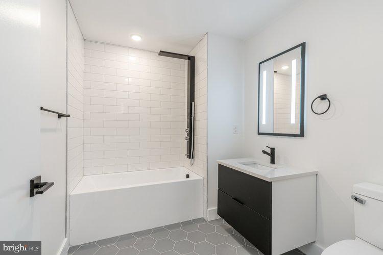 1501 N 31ST STREET Unit: PH13