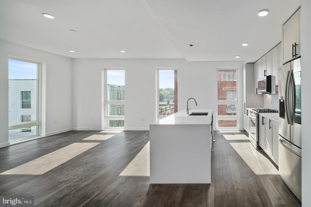 1501 N 31ST STREET Unit: PH13