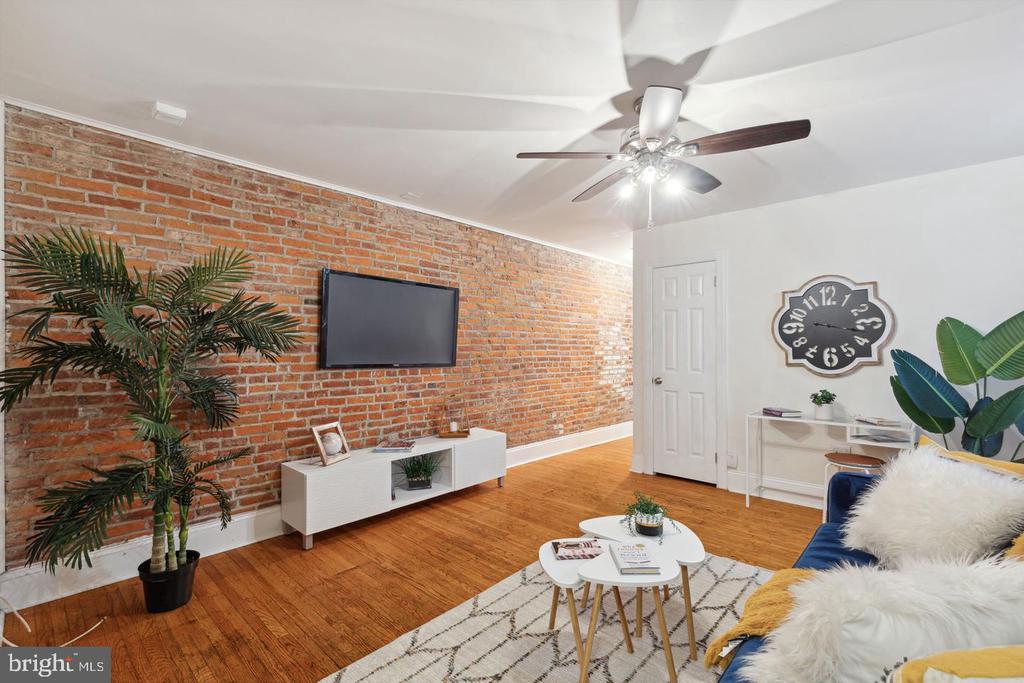 1305 SPRUCE STREET Unit: TH1C