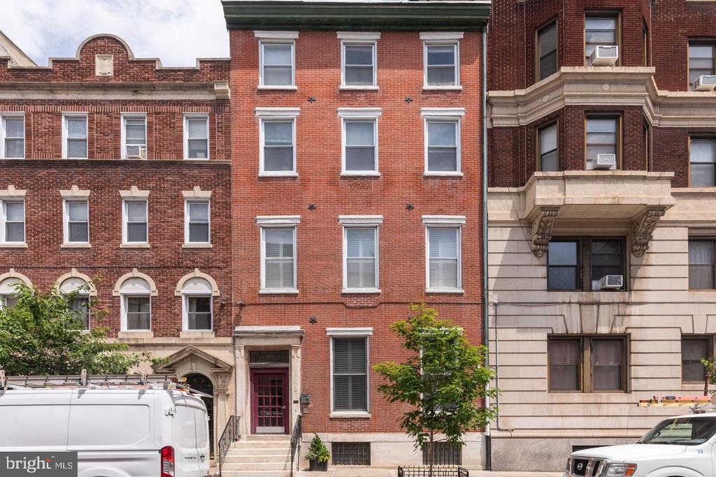 1305 SPRUCE STREET Unit: TH1C