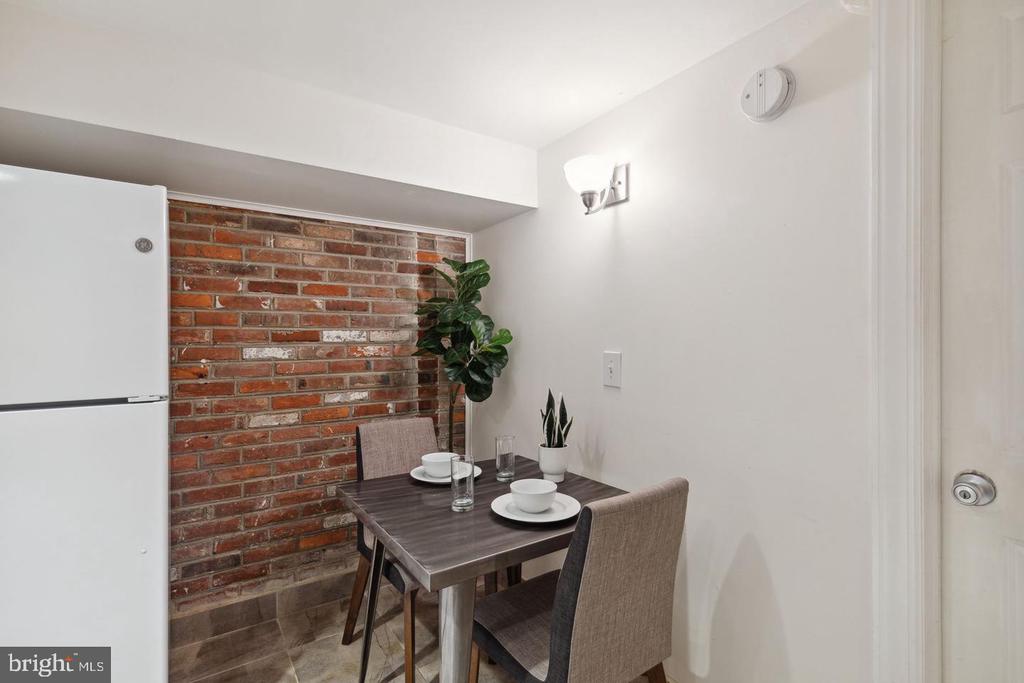 1305 SPRUCE STREET Unit: TH1C
