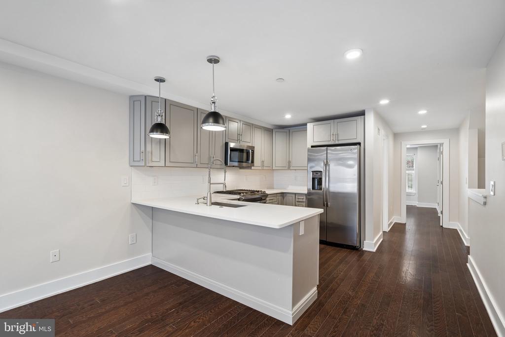 970 N MARSHALL STREET Unit: 7