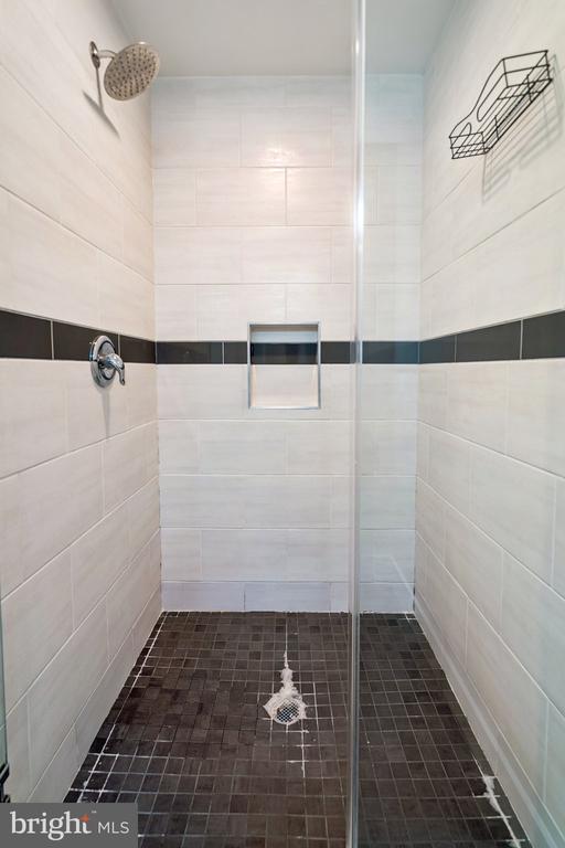 970 N MARSHALL STREET Unit: 7